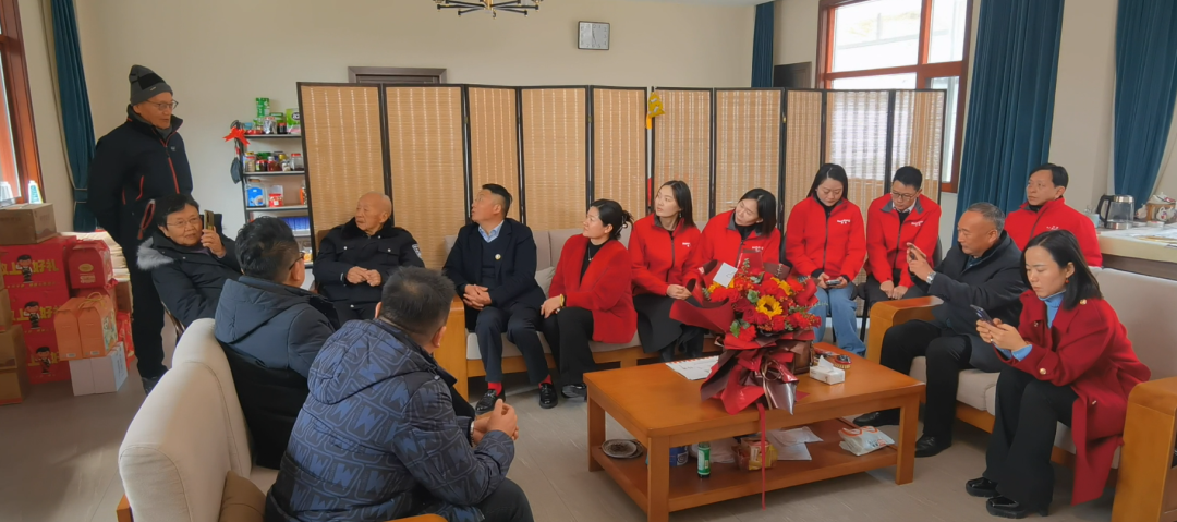 昊東公司一行看望胡正先老紅軍，聆聽那段可歌可泣的英雄歷史